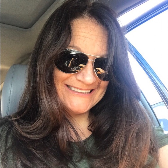 Meet your Posher, Iris - Picture 2 of 2